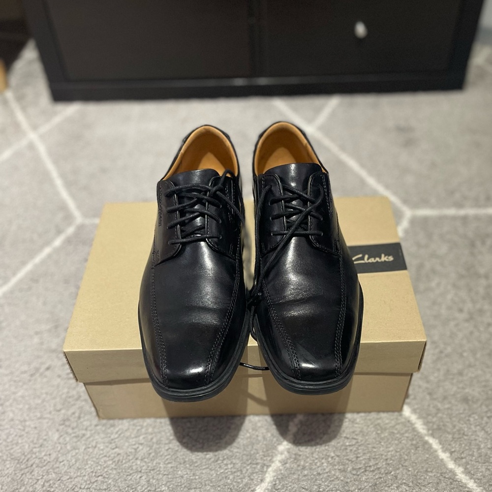 Clarks Men's Classic Black Oxford Shoes